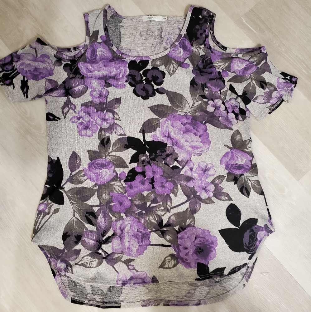 2/$15**Floral open shoulder top - Picture 1 of 4